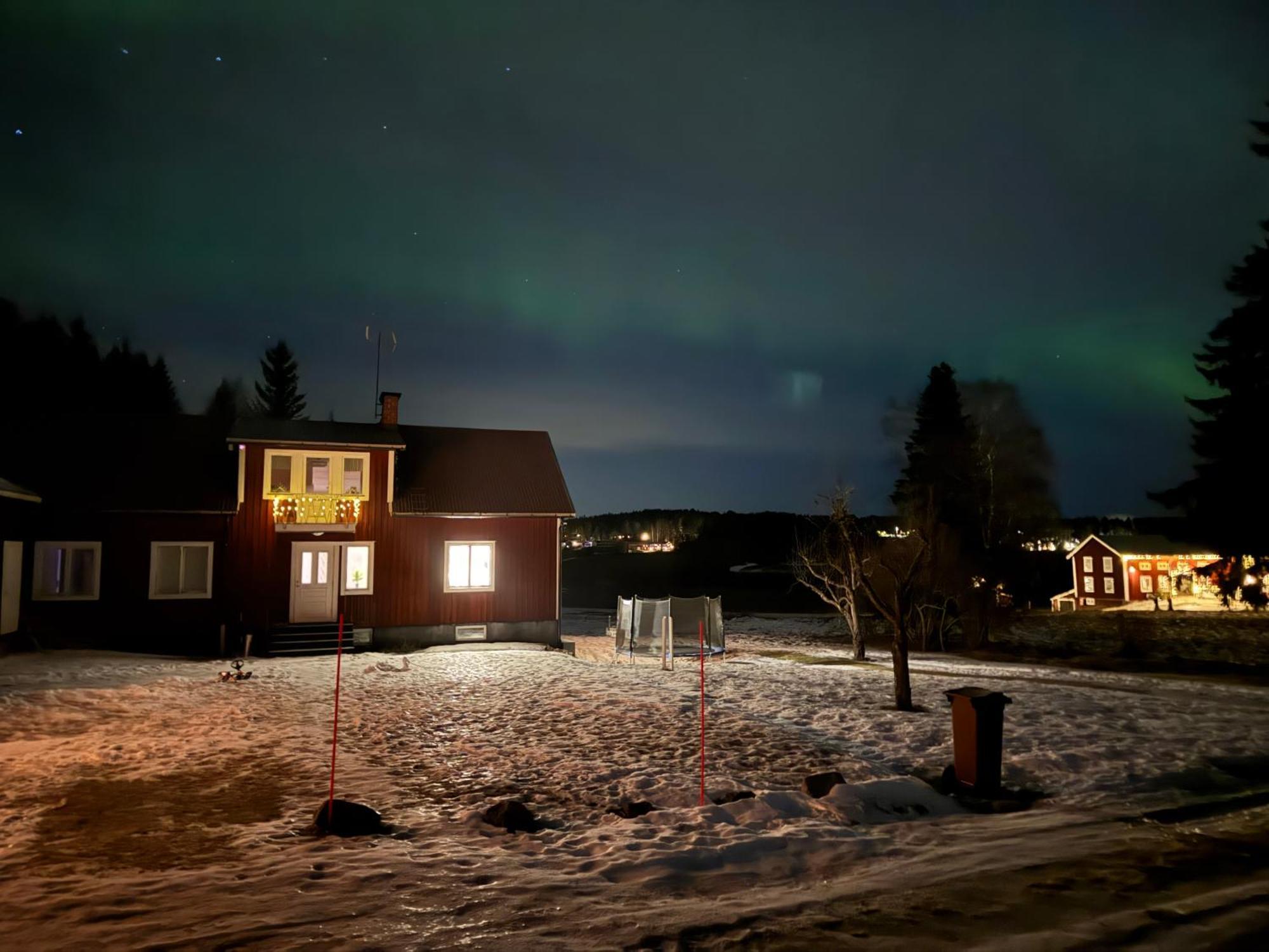Ett Hus Med 3 Sovrum Med Supersnabba Internet Fiberanslutningen 1000Mb-100Mb I Hoeg, 7 Minuter Fran Hudiksvall Kültér fotó