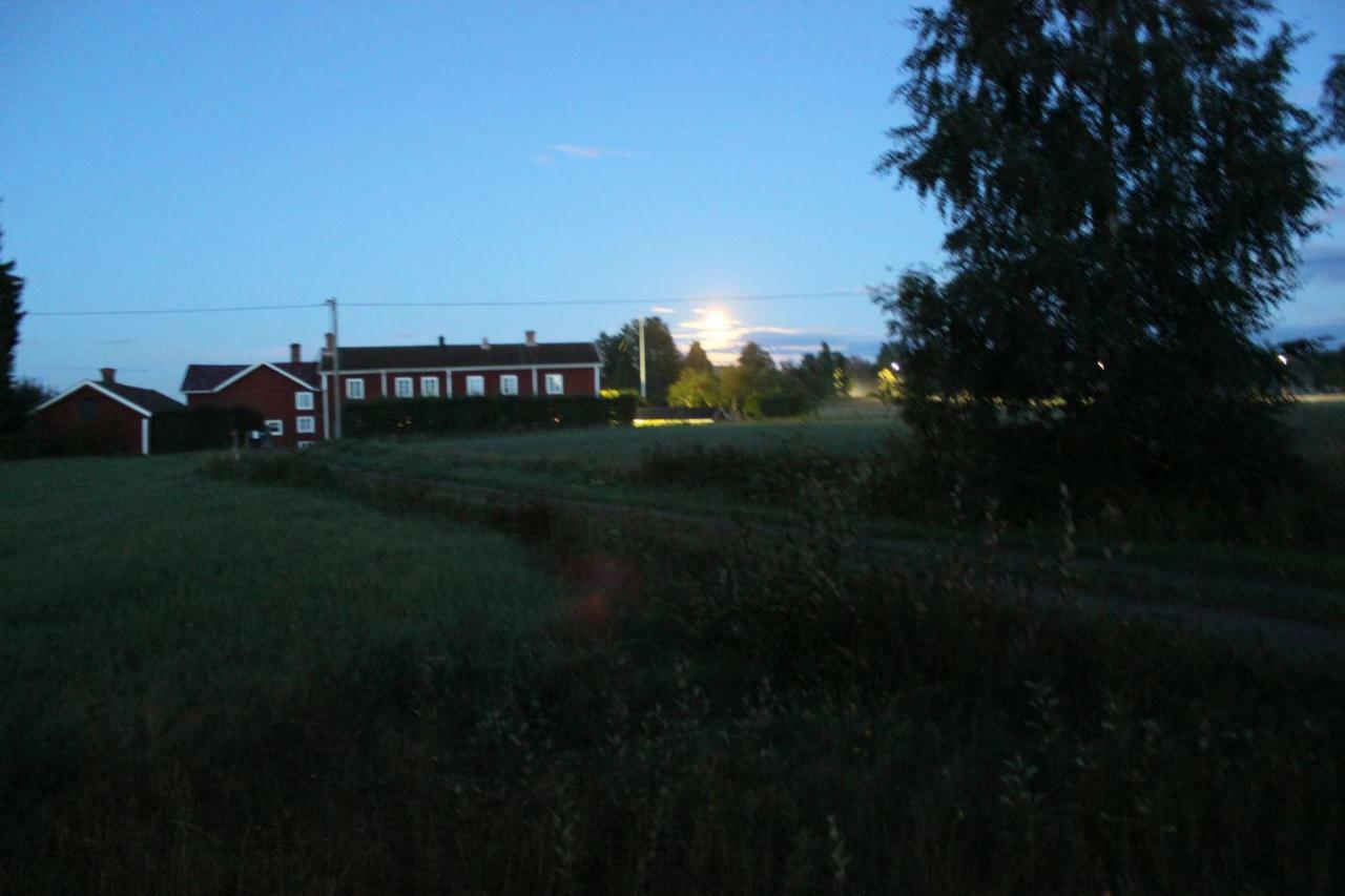 Ett Hus Med 3 Sovrum Med Supersnabba Internet Fiberanslutningen 1000Mb-100Mb I Hoeg, 7 Minuter Fran Hudiksvall Kültér fotó